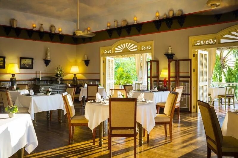 Лучшие рестораны фукуока. Ресторан the pepper tree на курорте la veranda resort. Бары и рестораны фукуок. Рестораны на воде в фукуоке. La veranda resort phu quoc.