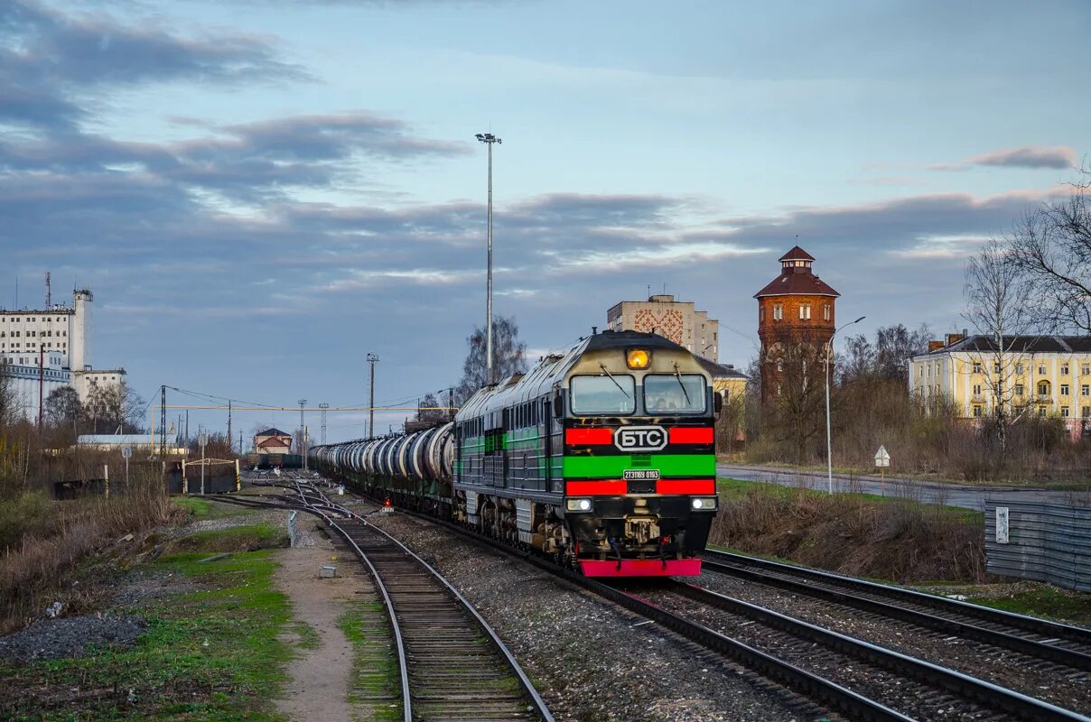 2тэ116у-0193. Станция Рыбинск-товарный Ярославская область. Рыбинск-товарный ЖД. Рыбинск товарный станция.