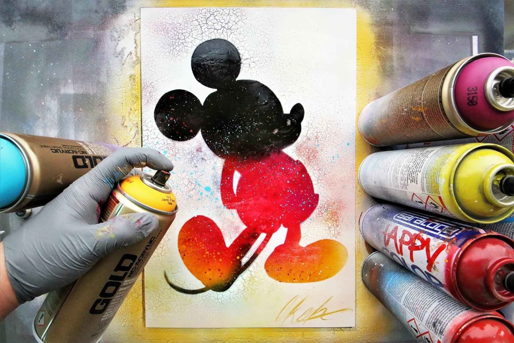 Рисование баллончиками на холсте. Рисование баллончиками на бумаге. Краска баллончик metallica montana. Космос баллончиками с краской. Баллончик с краской рисунок.