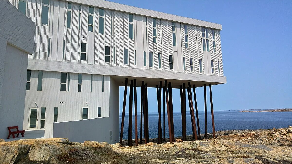 Island inn. Fogo Island Inn. Фого. Мемориальный университет ньюфаундленда. Университет ньюфаундленда Канада.