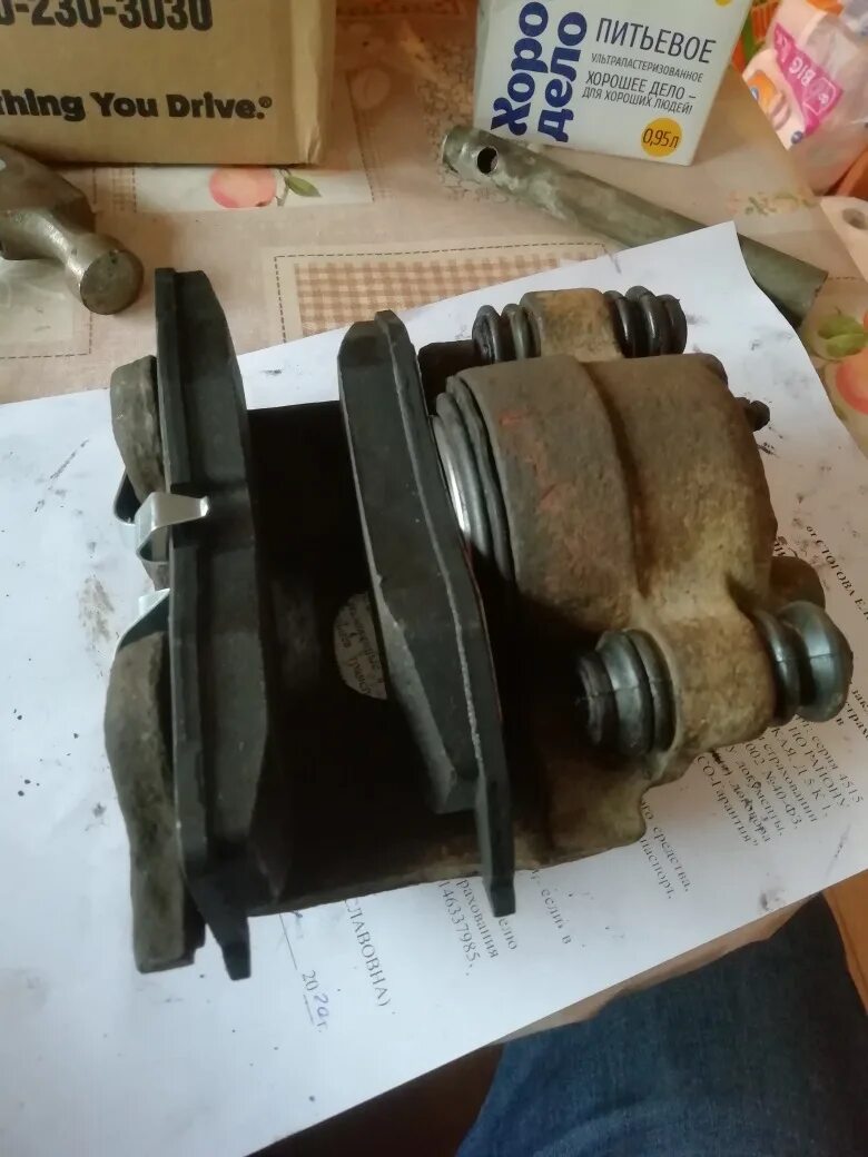 Суппорта додж караван. Суппорт додж караван 2.4 2001. суппорт додж караван 4. суппорт тормозной передний додж караван 2.4 2000гв. dodge caravan 3 суппорт.