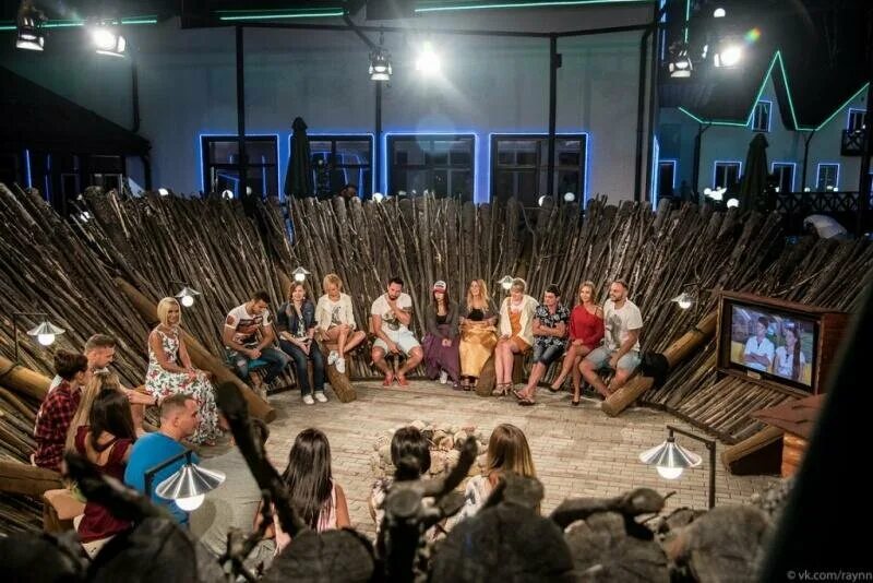 Закрой дом. Дом 2 закрыли. Дом 2 на 2. Роман прохоров мем. Закрой дом.