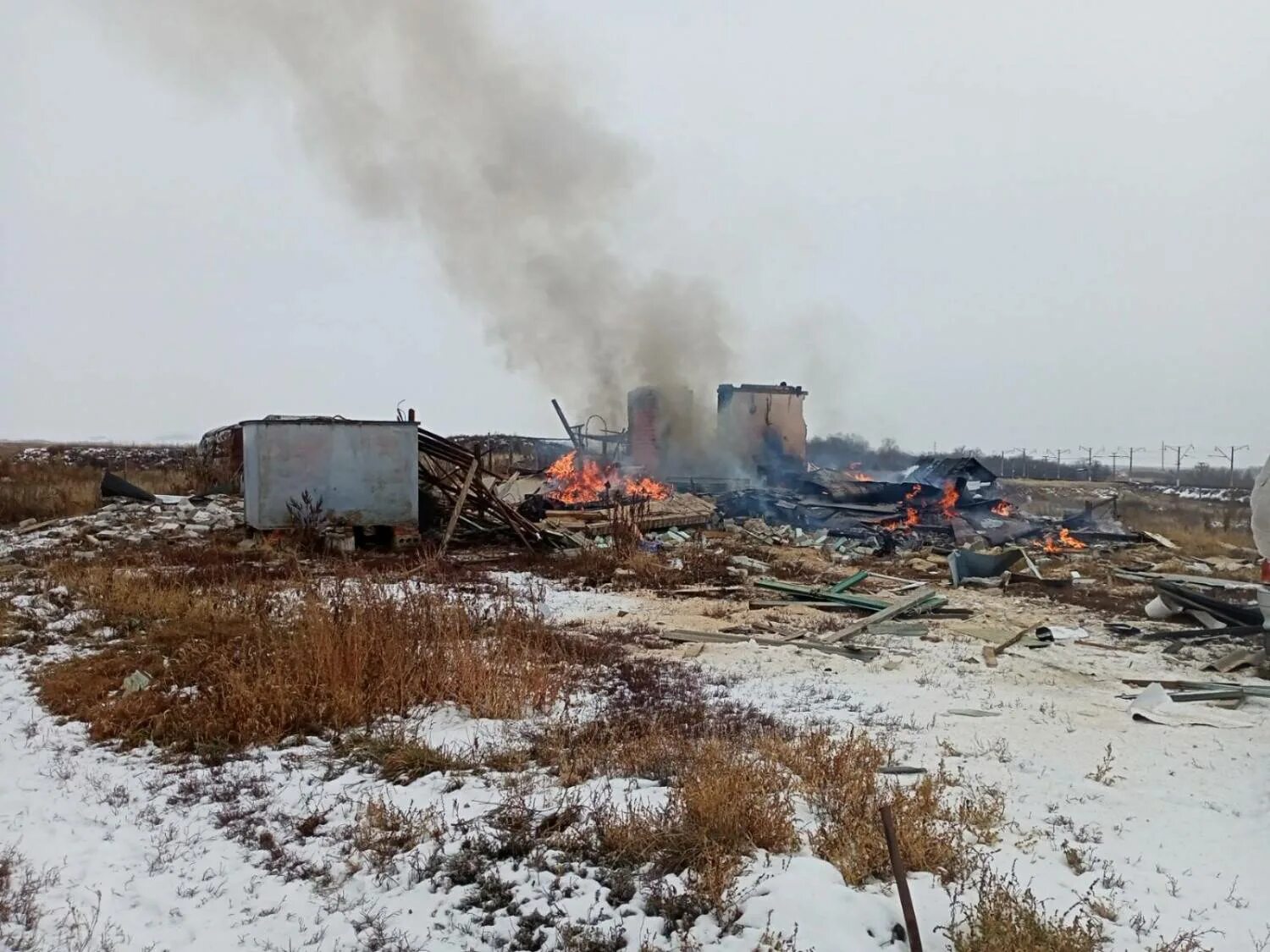 Взрыв в Саратовской области. Взрыва газового баллона в Саратове. Пожар в Воскресенском районе Саратовской области. Взрывы в саратове сейчас