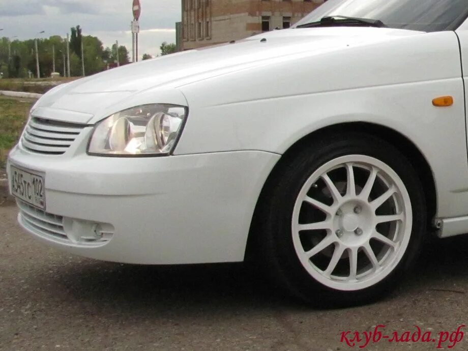 Колеса с дисками на приору. Приора 16е диски. Диски р16 приора седан. Диски колеса на приору. Диски бмв на приору.