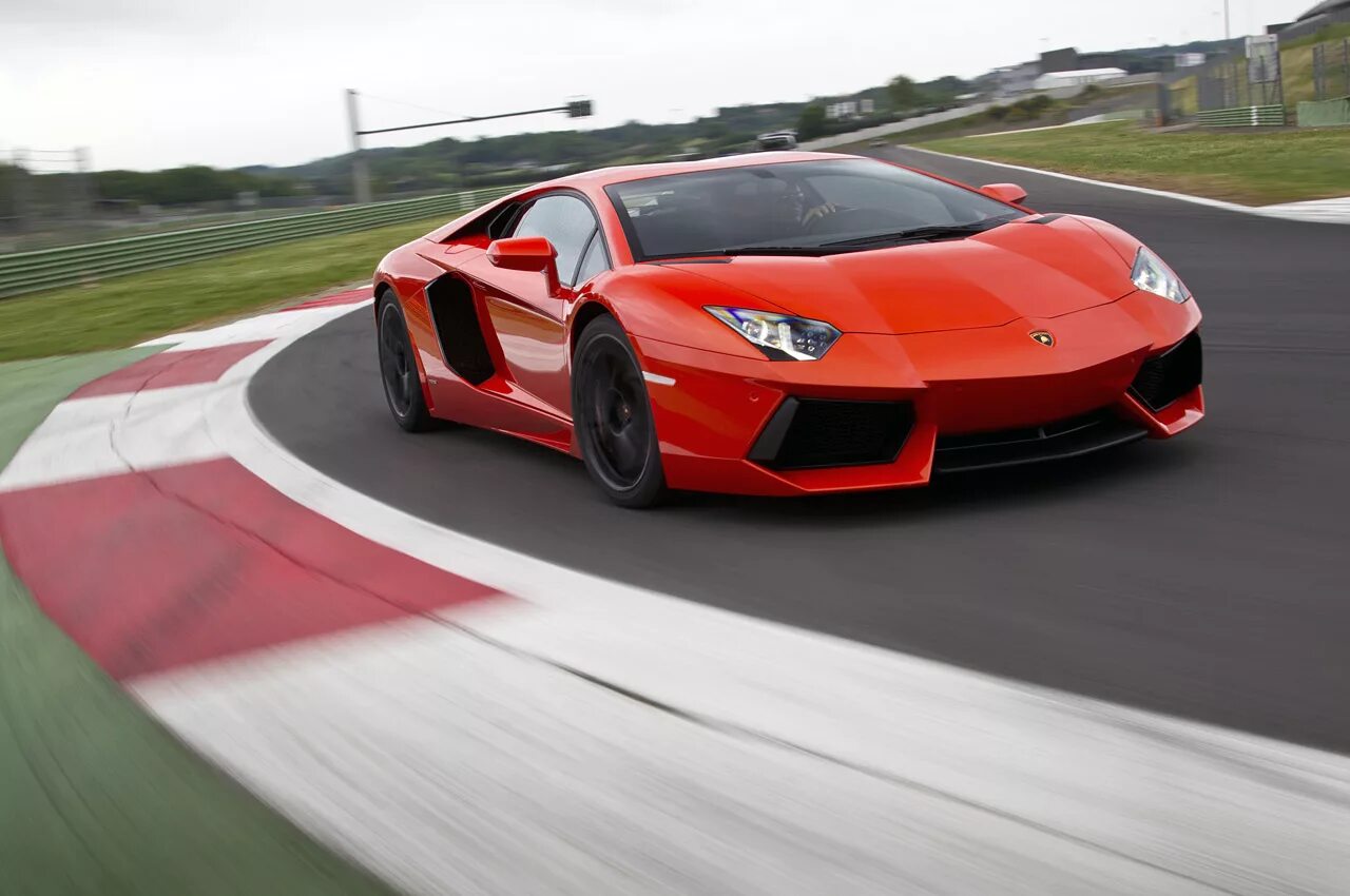 Che 168. Lamborghini Aventador lp700-4 2012. Lamborghini Aventador lp700-4 2011. Ламборгини авентадор 2012. Lamborghini Aventador lp700-4 салон.