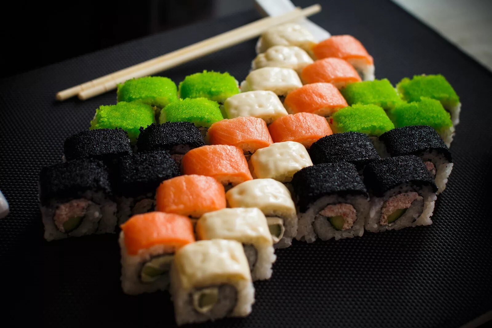 Японская кухня. Суши и роллы. Суши и роллы. Роллы всех видов. Разные роллы.