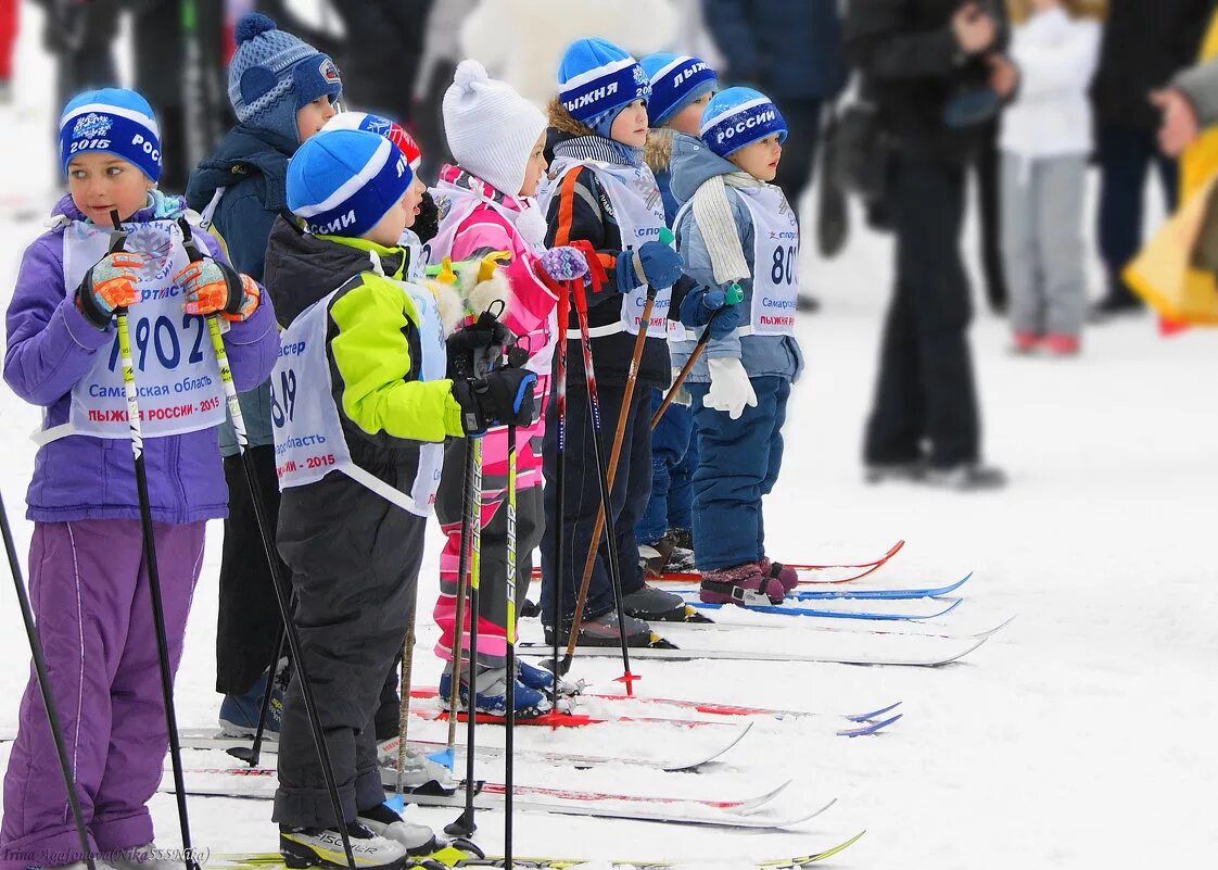 Лыжные гонки дети. Гонки на лыжах. Лыжные соревнования. Лыжные соревнования дети.