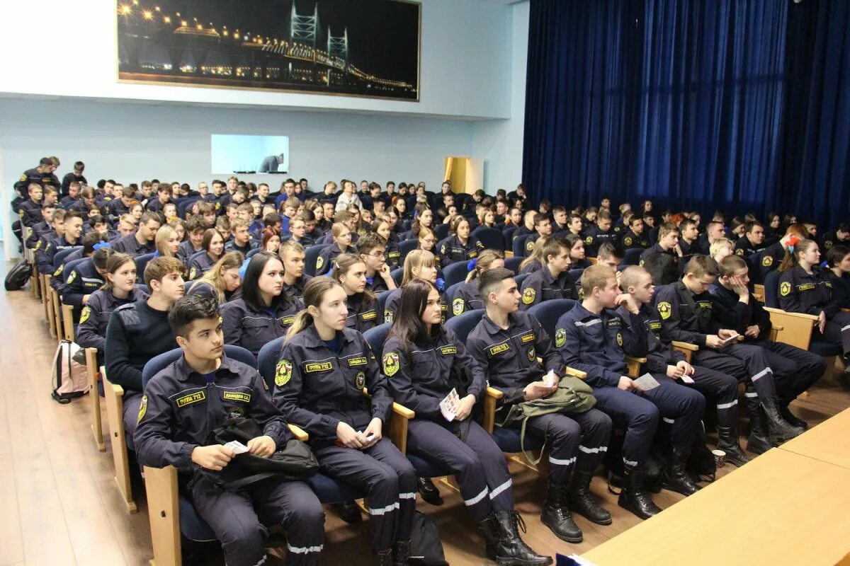 Санкт-Петербургский центр подготовки спасателей. Пожарно-спасательный колледж Санкт-Петербургский. Пожарно-спасательный колледж парад. Пожарно спасательный колледж СПБ. Центр подготовки рф