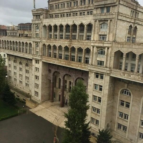 Азербайджанский международный университет. Филиал сеченова в баку. Amu баку. Азербайджанский медицинский университет. Бакинский славянский университет.