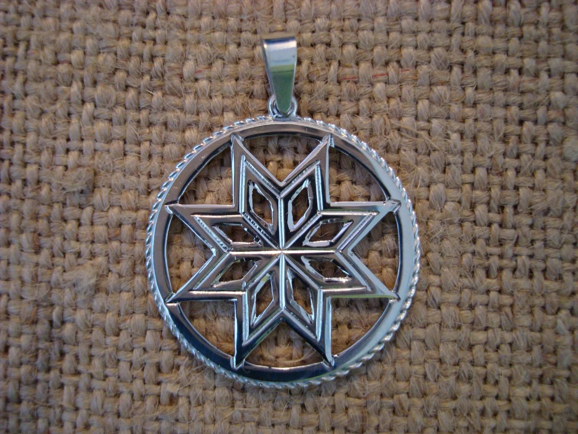 Тц чувашия алатырь. Бел горюч камень алатырь. Квадрат алатырь медицинский центр. Алатырь. Магазин "центральный г.