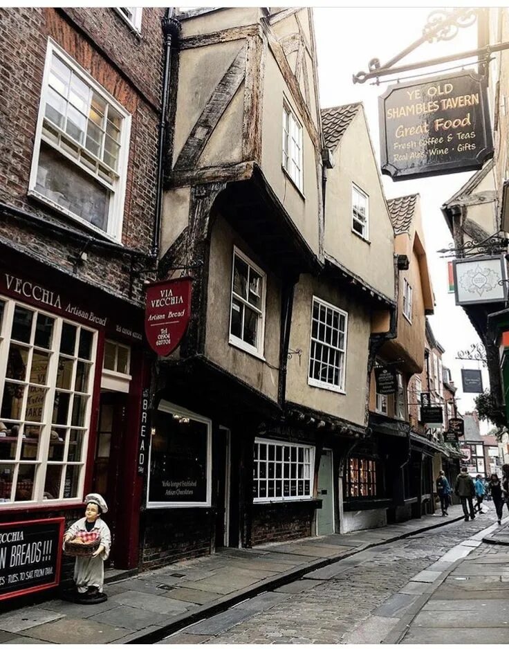 The first decision when visiting england. The shambles york. малолюдный the shambles. london old streets.