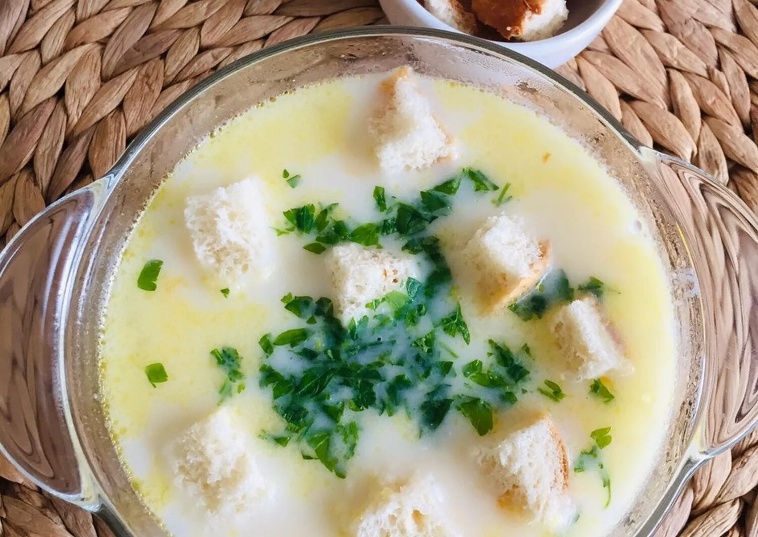 Суп с плавленным сыром рецепт и картофелем. Сырный суп с рисом и курицей. куриный суп с плавленым сыром. суп тиен кхан. куриный суп с плавленными сырками.