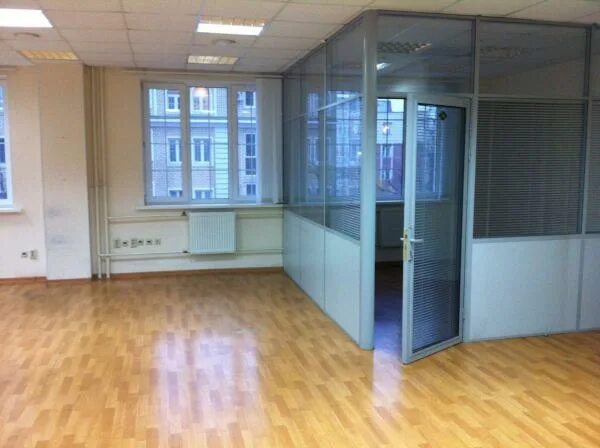 аренда коммерческих помещений от самолет. алкон 2 бизнес центр. ул вербная, дом 27 литер а, бц лайнер,. аренда помещения двумя арендаторами. коммерческая недвижимость курск.