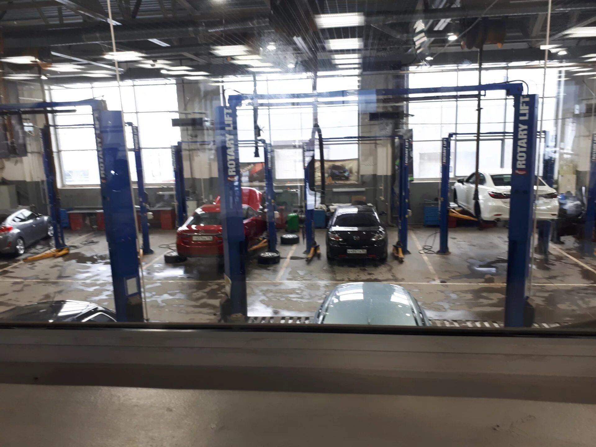 Ттс кузовной казань. Mazda сервис казань. Центр кузовного ремонта. Фольксваген кузов сервис пермь. Участок кузовного ремонта.