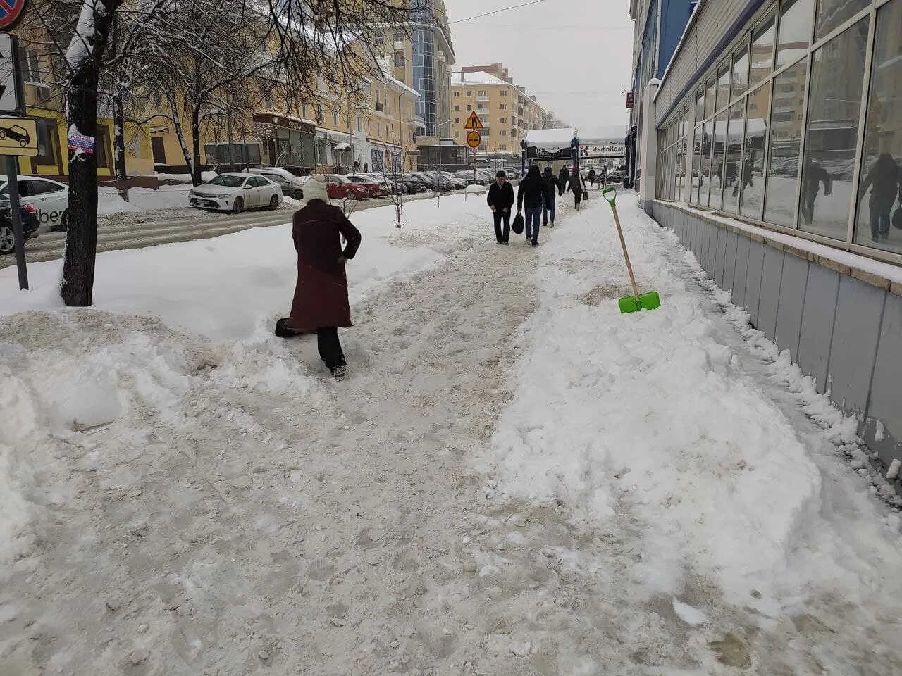 Снег в пензе. Пенза снег. Пенза в сугробах. Возят снег в Пензе. Заречный Пензенская область чистка снега.