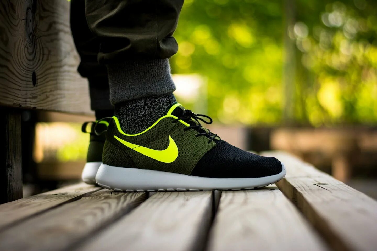 Они кроссовки найк. Найк 960. Green Footwear Nike Nike. Naik Naik кроссовки. Кэжуальные кроссовки Nike.