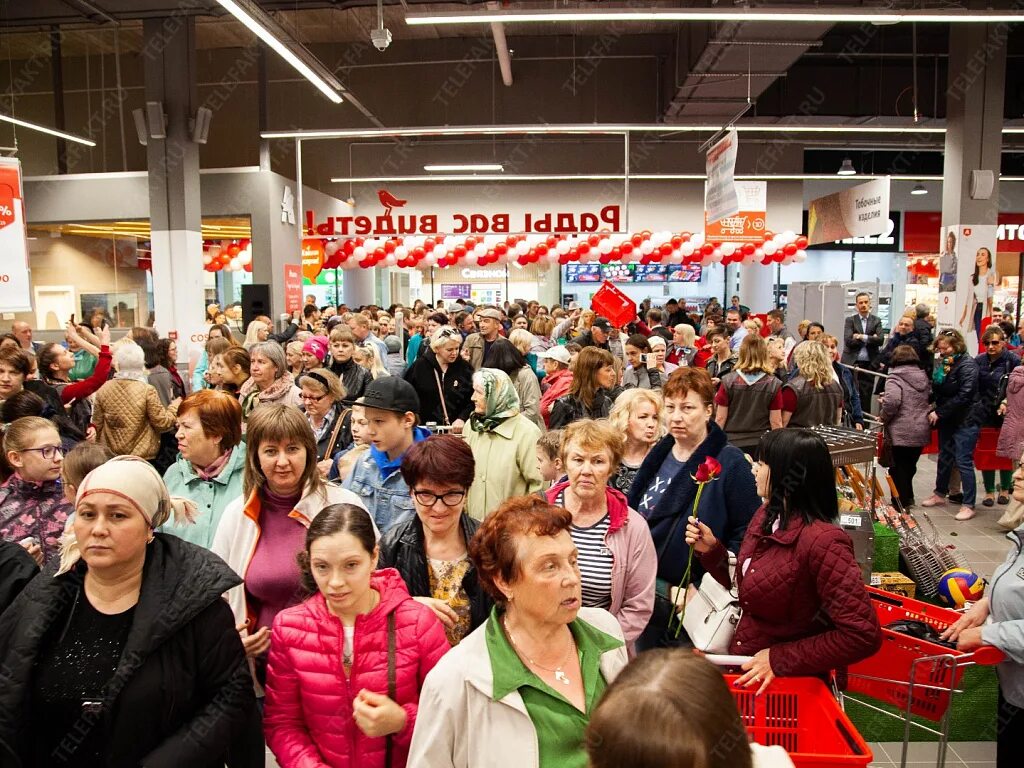 медиафасад можайское. ашан космос часы работы. трк космос челябинск ашан. гипермаркет ашан волгоград. ашан космос часы работы.