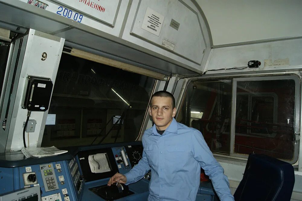Иван машинистов ставрополь. Машинист электродепо метрополитена. Машинист локомотива. Юго восточная дирекция тяги. Трушков сергей машинист локомотива.