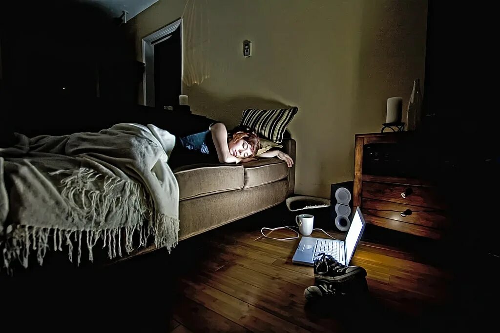 Эстетика носи в комнате. Включи ночь в комнате. Звездный потолок в спальне. Комната девочки ночью. Everlasting summer комната семена.