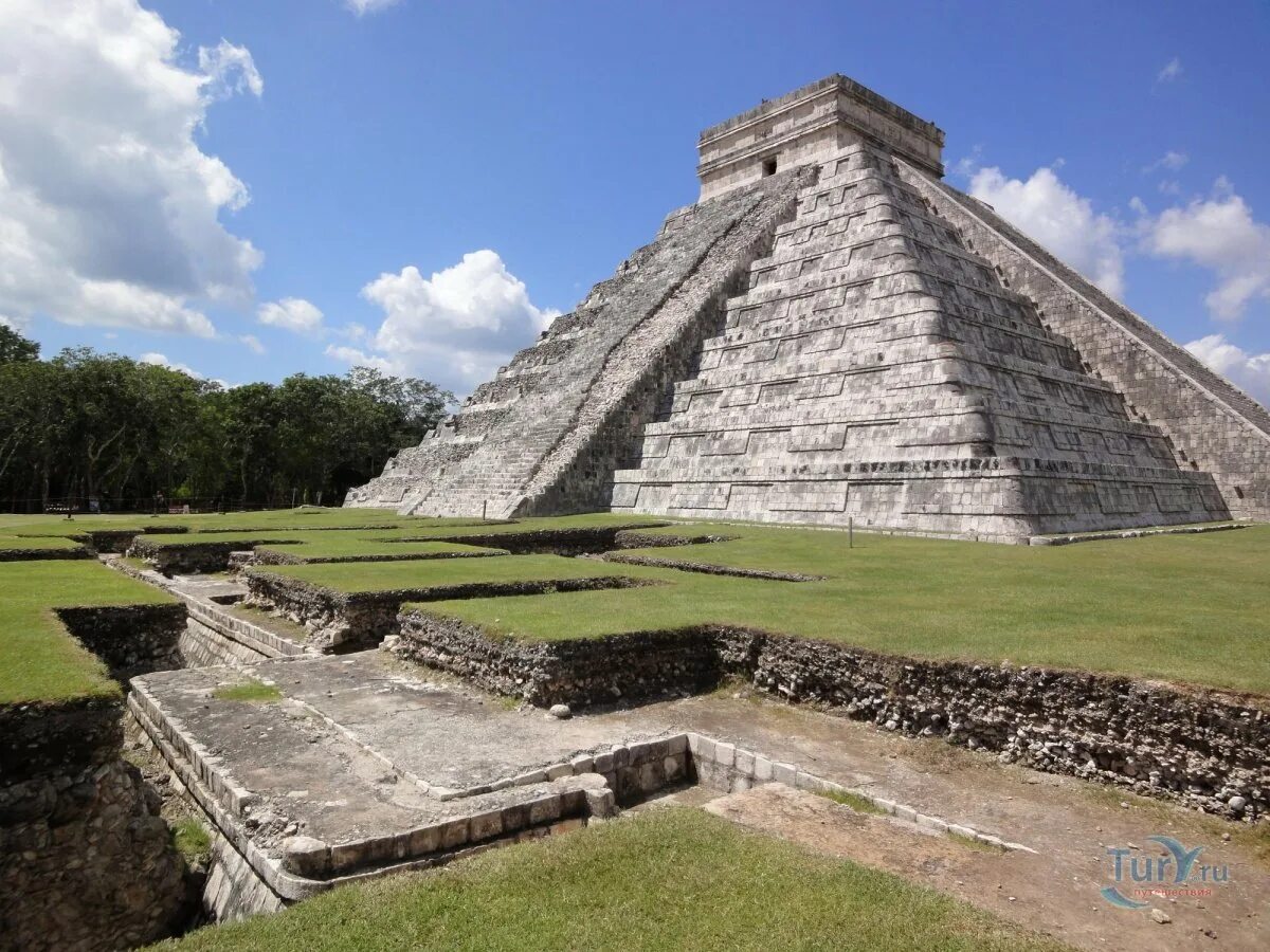 Древний город чичен ица. Пирамиды Чичен-ица в Мексике. Пирамида Майя в Мексике Чичен ица. Пирамида Кукулькана Мексика. Пирамида Майя Чичен-ица Майя.
