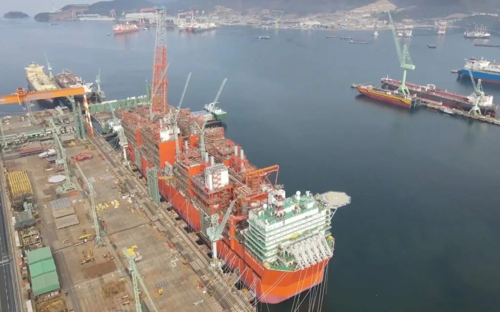 Coral south flng. Coral south flng. Prelude flng судно. Плавучий спг-завод «прелюд», prelude flng. Coral south flng.