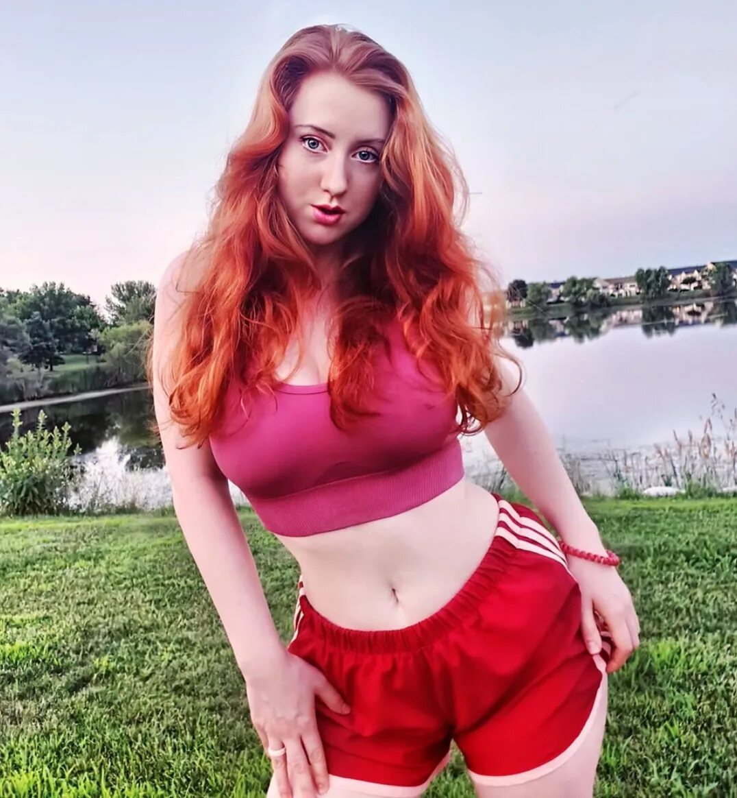 Redhead red. Шлюховатая рыжая девушка вебкам с формами. Видео где рыжая девушка резинкой грудь. Lacey - Sweet redhead all natural girl! Nude.