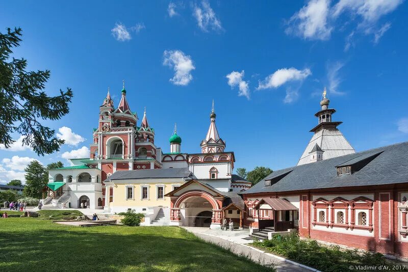 Монастырь в звенигороде. Звенигород монастырь саввы. саввино-сторожевский монастырь. савостаржевский монастырь. звенигородский монастырь саввы сторожевского.