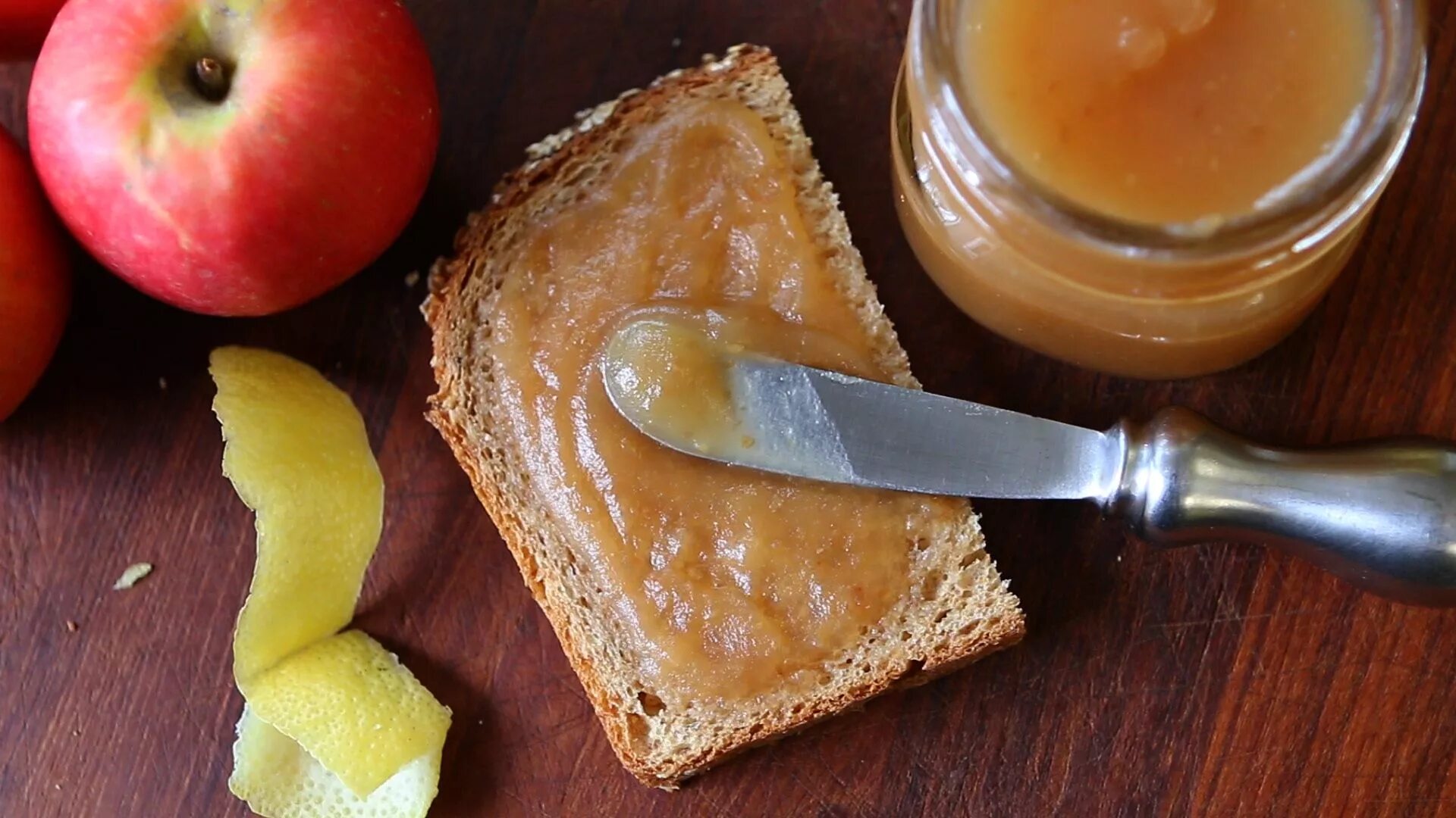 Сахар сливочное масло яблоки. Apple Butter. Apple Butter из яблоневых садов. Apple Butter 19 век. Apple Butter на уличном очаге.