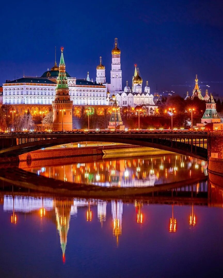 В самый раз москва. Московский Кремль. Московский Кремль Moscow Kremlin. Ночной Кремль Москва. Кремль ночью.