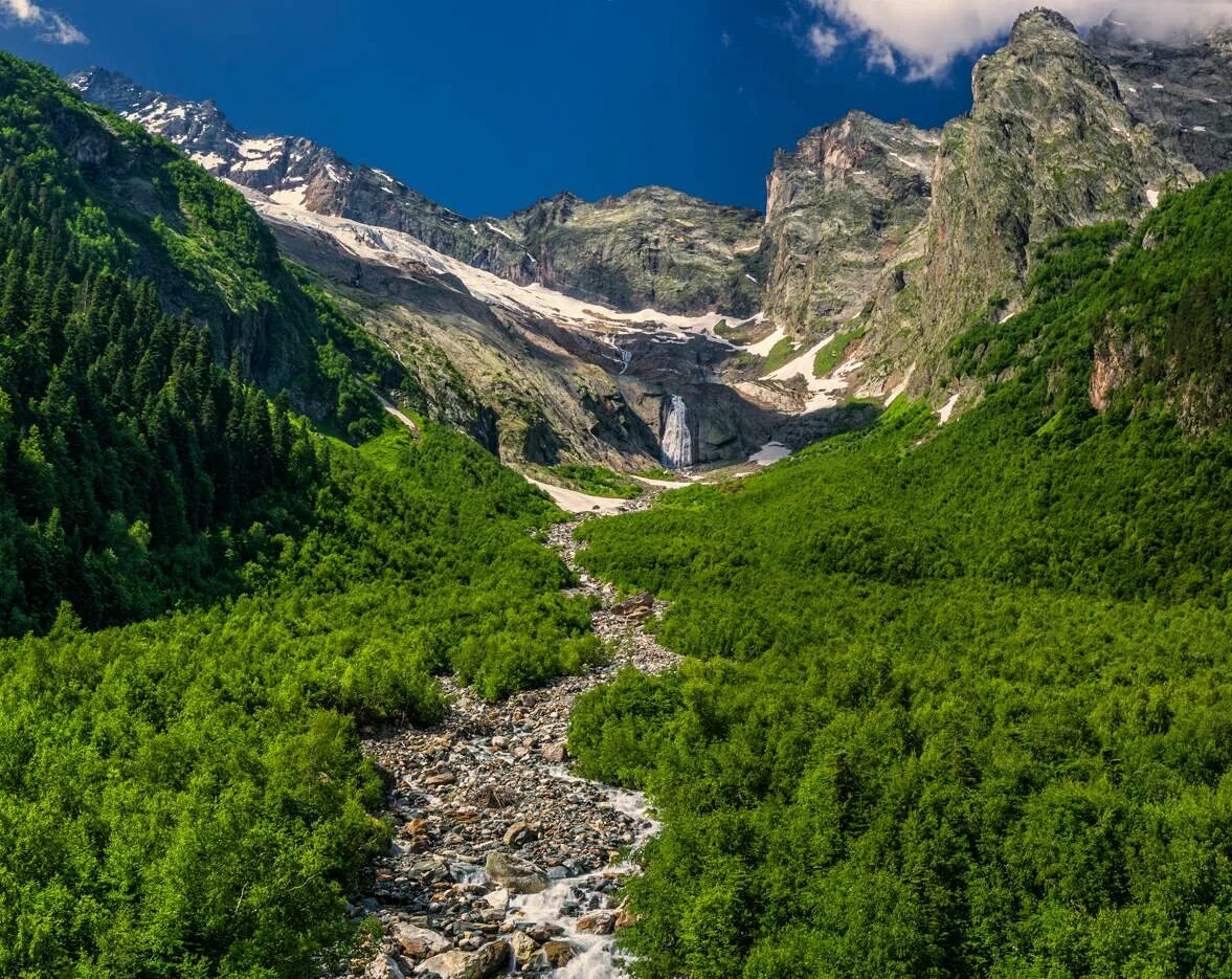 Гора домбай ульген в абхазии. Горная ландшафты на северном кавказе. Карачаево черкессия уллу-хурзук река. Кавказские горы домбай. Домбай (горная территория).
