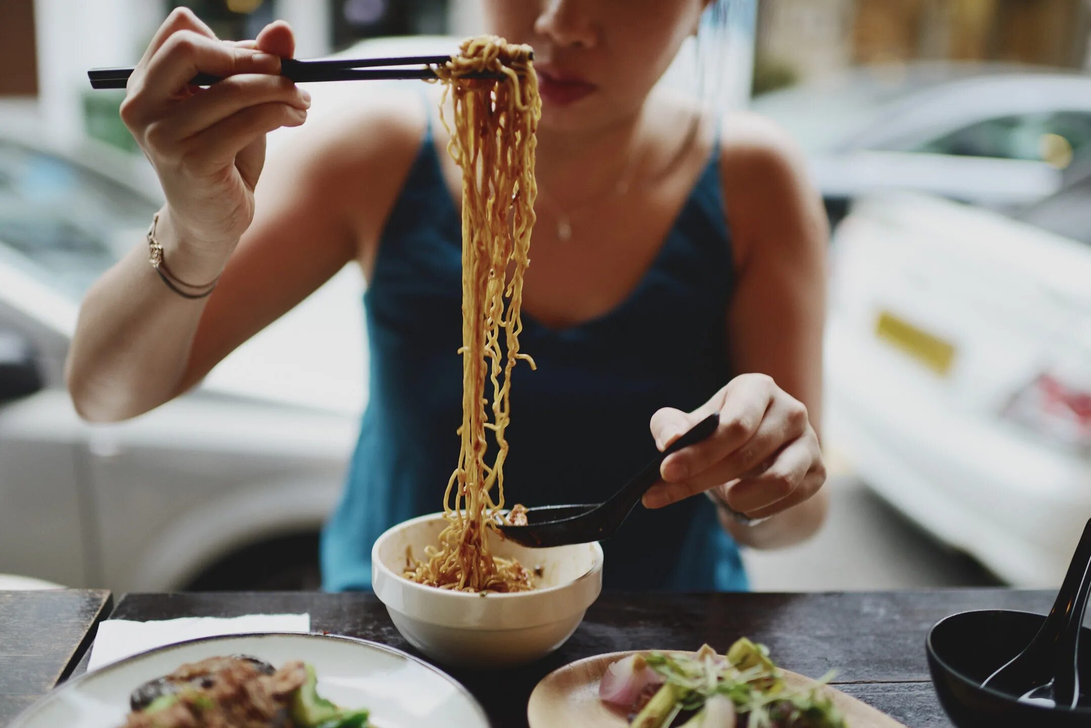 Шанхайский завтрак. Eating Noodles. Завтрак в Шанхае. Eat Noodle.