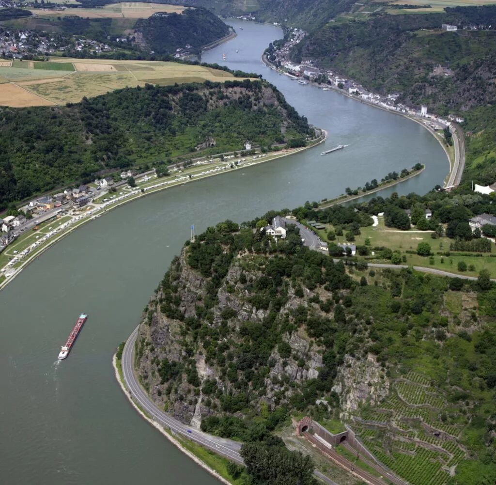 Исток реки рейн. Река Рейн. Река Рейн в Швейцарии. Rhein Германия. Скала Лорелей в Германии.