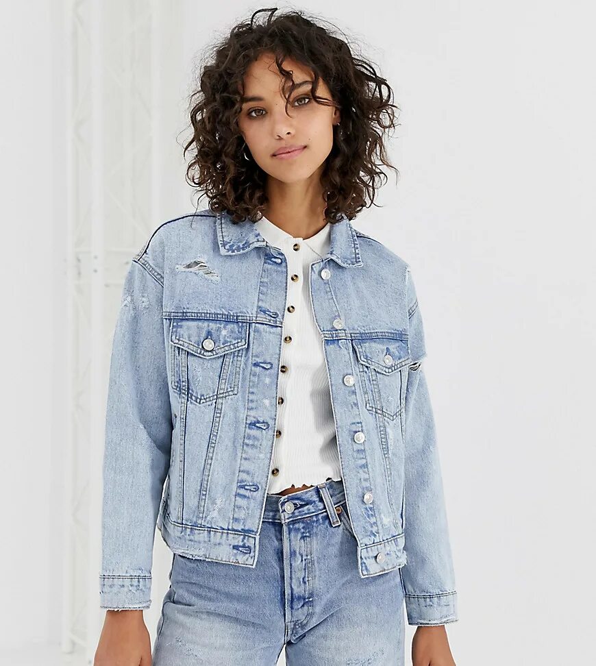 Джинсовая куртка tegel denim jacket. Голубая куртка инсити. Куртка джинсовая crossby denim 1204 cr vegas. Светлая джинсовка. Голубая джинсовка.