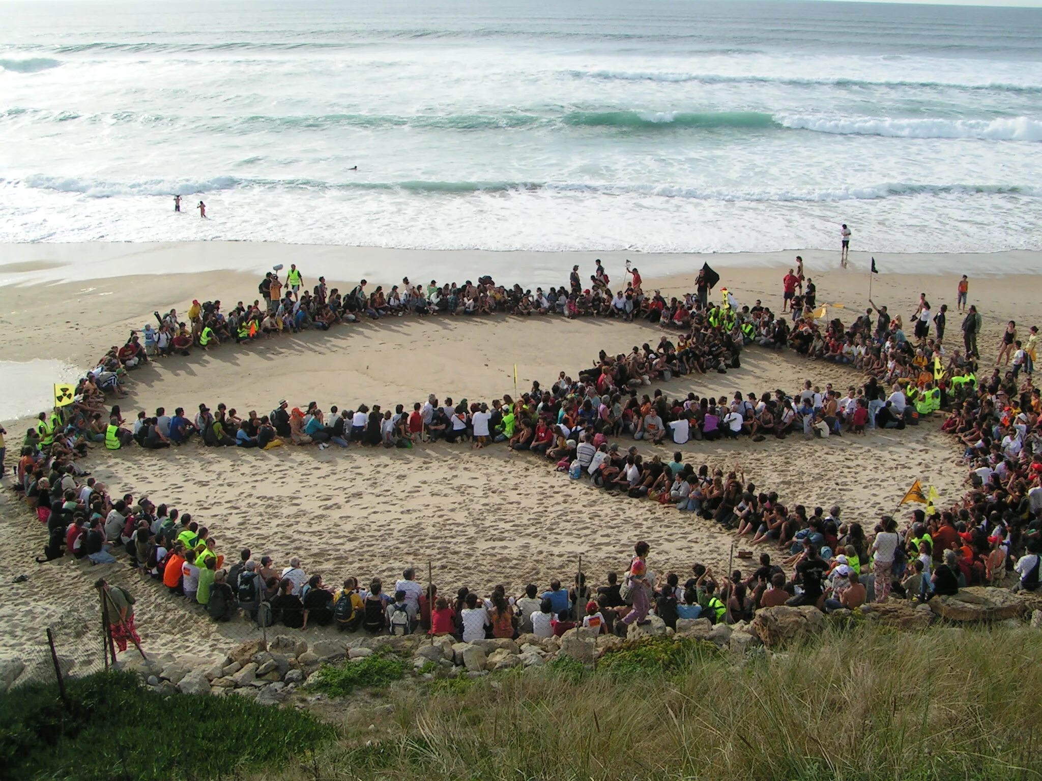 Хиппи призывавший к миру. Собрание радуги хиппи. собрание радуги rainbow gathering. субкультура хиппи собрание радуги. фестиваль rainbow gathering.