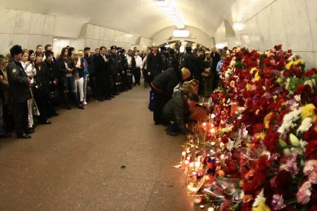 Теракт на пушкинской 2000. Взрыв в Московском метрополитене (2000). Взрыв в Московском метрополитене 2004. Теракт в метро Москва 2010. Лубянка 2010 взрыв в Московском метро станция.