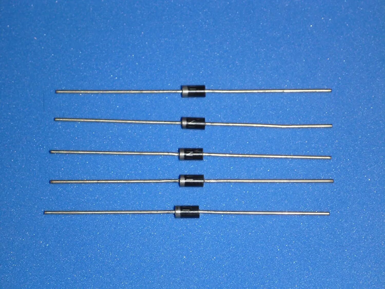 Диод v. Диод Vishay 1n4007 (do-41). 1n4004 диод. 1n4007 Diode. Корпуса диодов 1n4007.