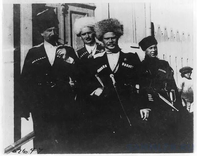 Воры, взяточники, интриганы". Генерал Слащёв и его окружение про белую эмиграцию