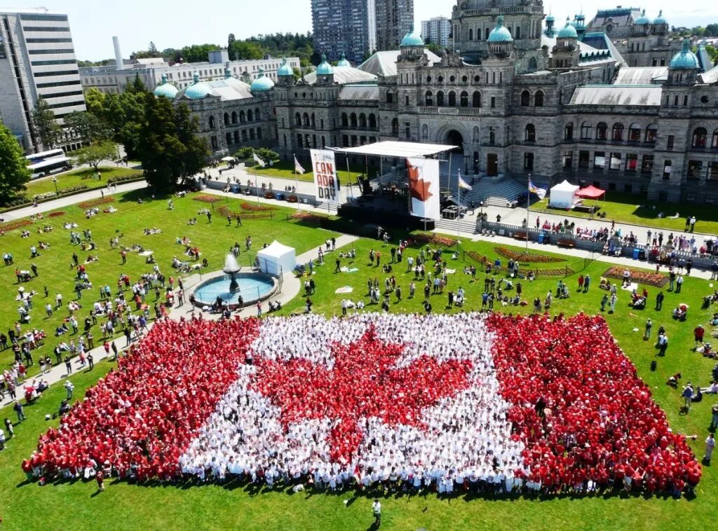 1 июля отмечают. День Канады (Canada Day). День Канады 1 июля. Праздник в Канаде 1 июля. День Канады 1 июля празднование.