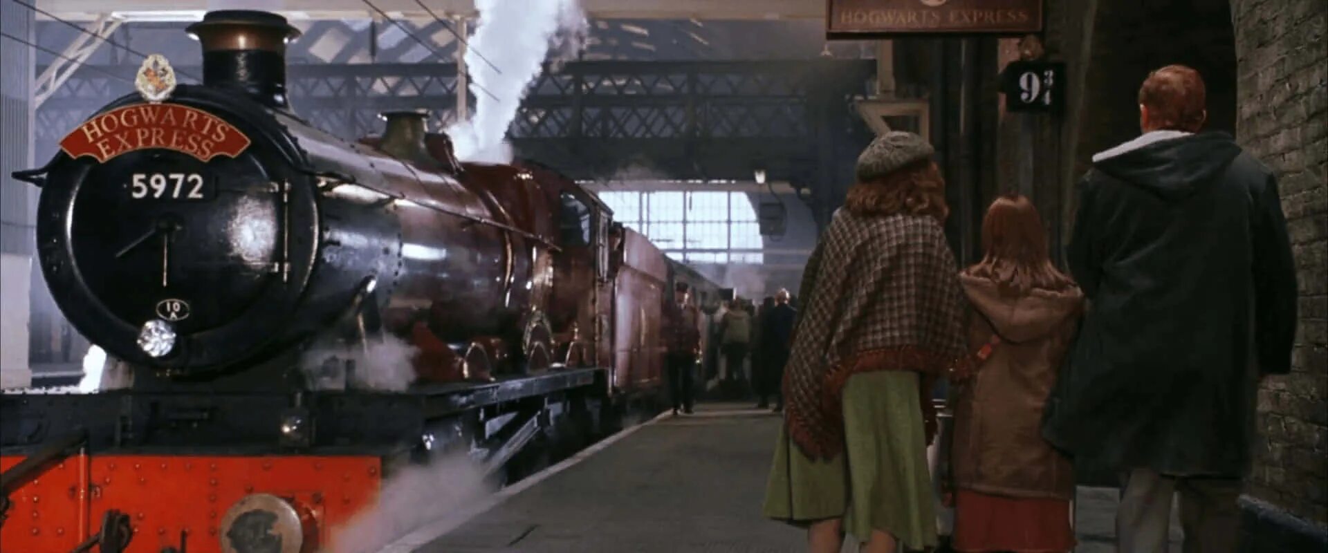 Платформа в хогвартс. Платформа 9 и 3/4 гарри поттер поезд. Платформа 9 и 3 четверти гарри поттер. Платформа 9 и 3/4 гарри поттер поезд. Платформа в хогвартс.