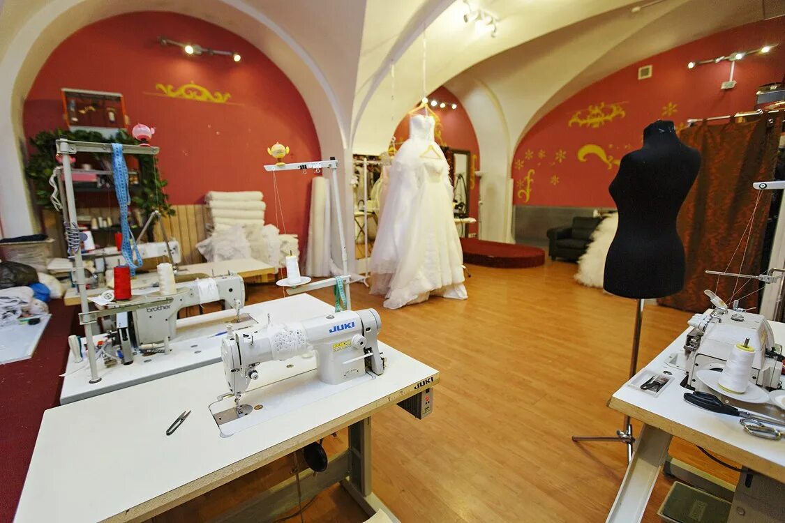 Ателье торговый центр. Ателье. швейное ателье. красивое ателье. элитное ателье.