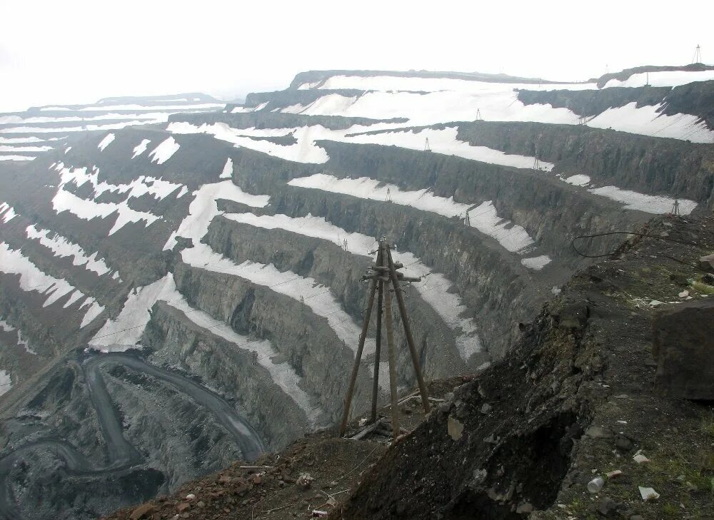 Платина горный. Эльгинское угольное месторождение. Гора Гудчиха Норильск. Платиновый рудник в Якутии. Добыча платины.