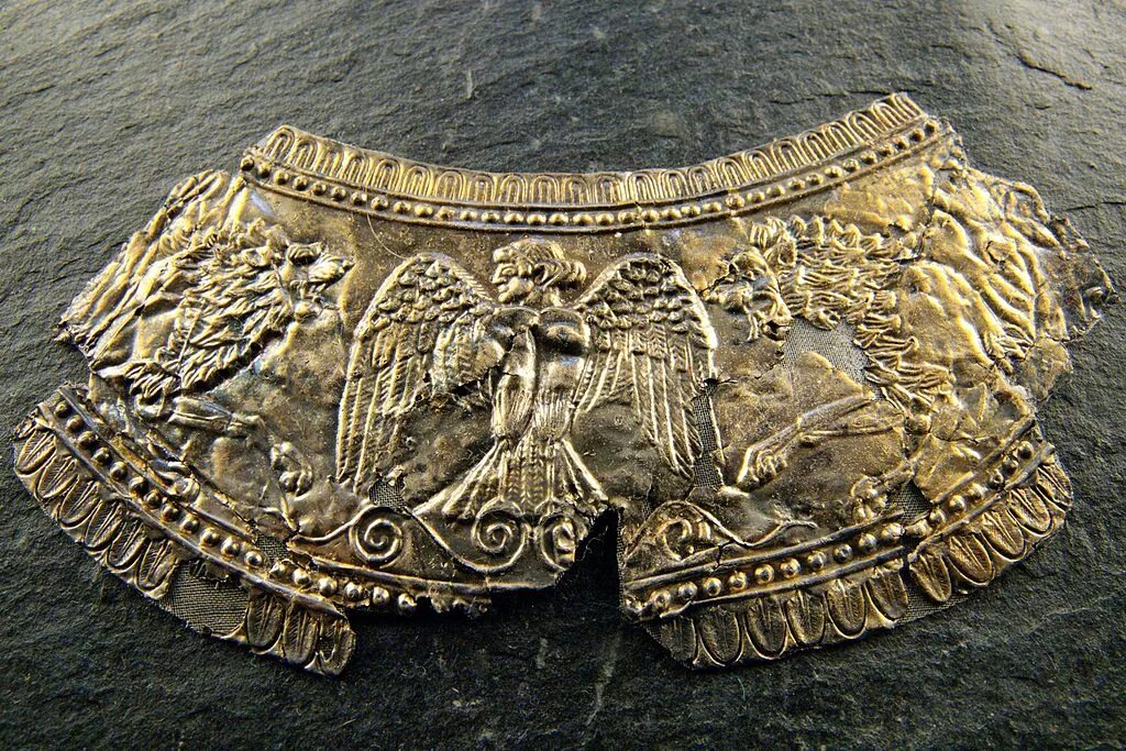 Древние изделия из металла. Чаша серебро древний рим. Крючок старинный древний-рим. Серебряная посуда древний рим боскореале. Чаша (братина) древняя греция.