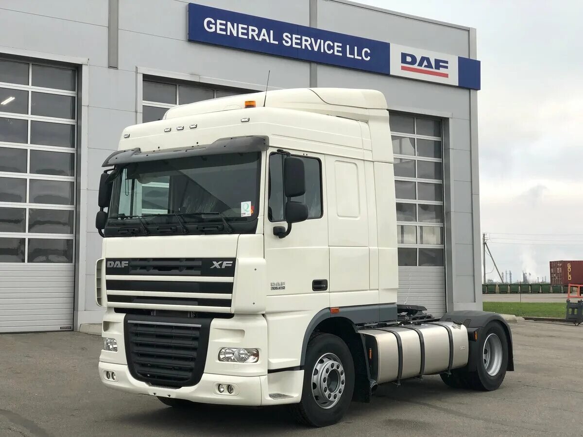 Даф б у россия. DAF XF 105 тягач. DAF XF 105 белый. Грузовик DAF XF-105. DAF XF 2021.