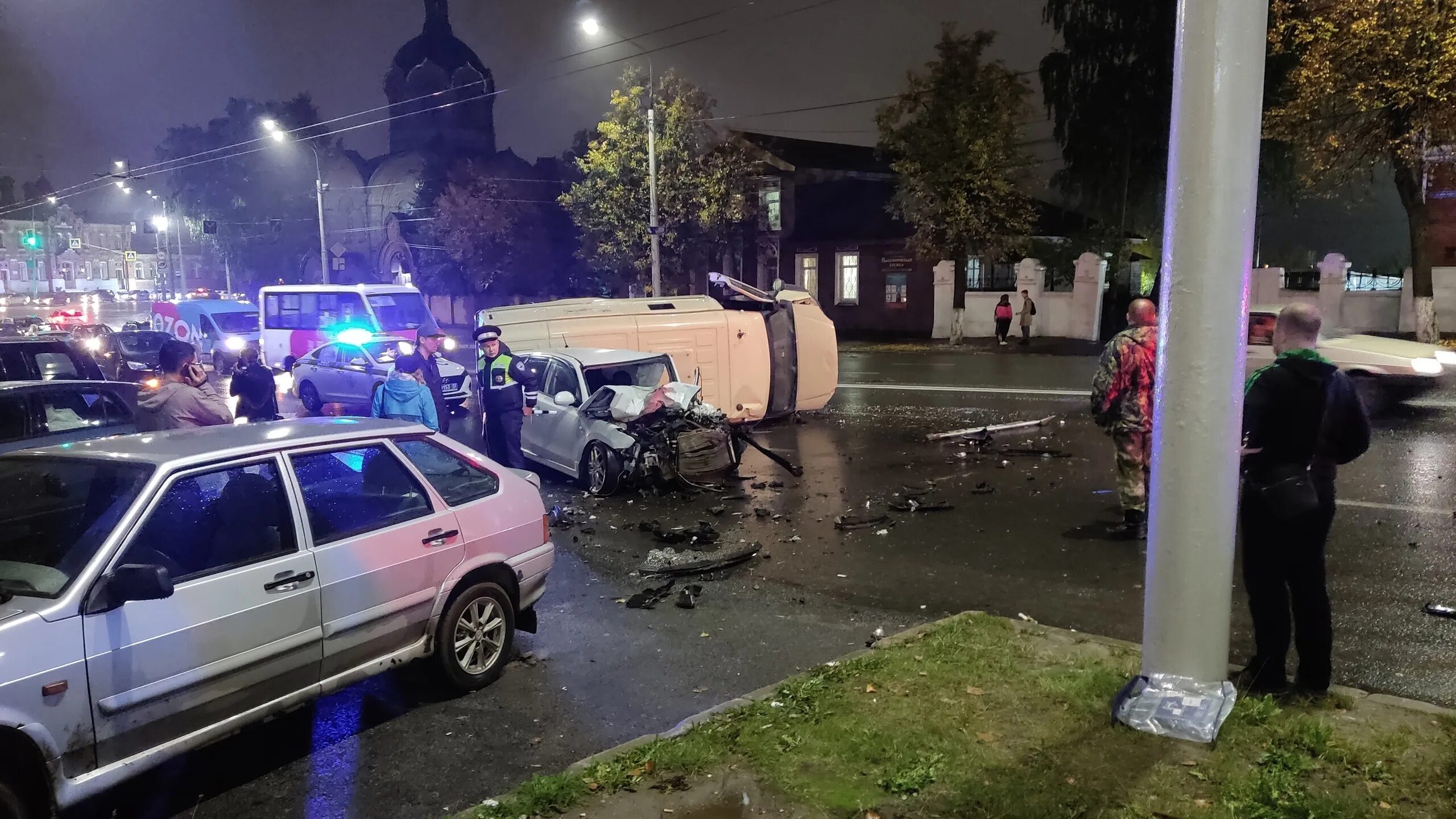 Авария на студеной горе во Владимире. Авария на студеной горе во Владимире сегодня. ДТП С инкассаторской машиной. Авария во Владимире вчера вечером. Вечер с владимиром 29.03 24