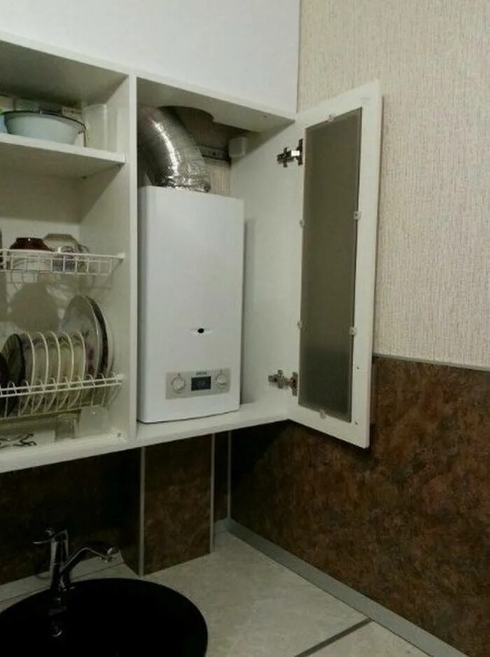 Можно ли газовую колонку прятать в шкаф. Шкаф для настенного газового котла. шкаф для скрытия газового котла. газовая колонка в шкафу. газовый котел на кухне.
