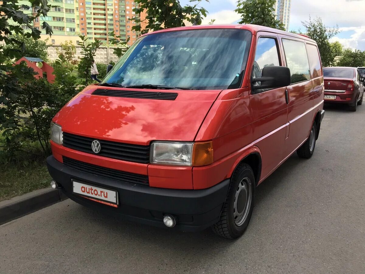 Авито т4 с пробегом. VW Transporter t4 1992. Фольксваген Транспортер т4 красный. Фольксваген Транспортер т4 1992. Фольксваген Транспортер 1992 года.