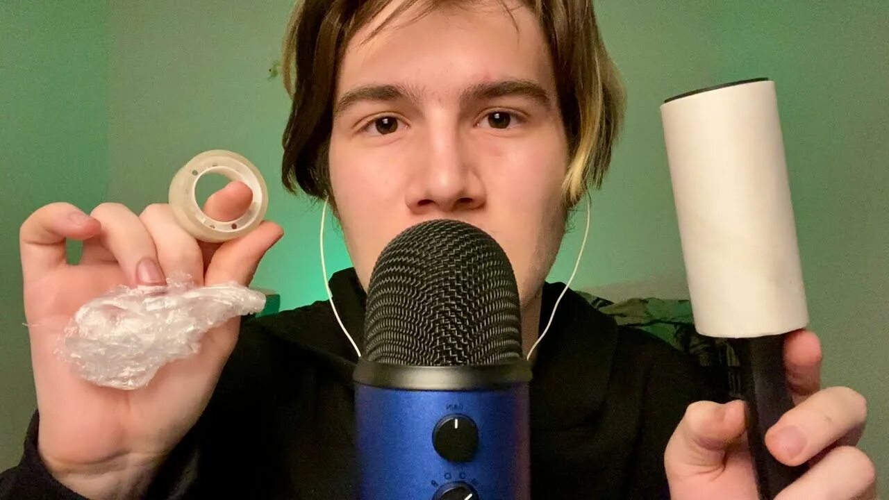 Липкие звуки асмр. Asmr сухие руки. Липкие звуки. Асмр итинг медовые соты. Соты с медом асмр.