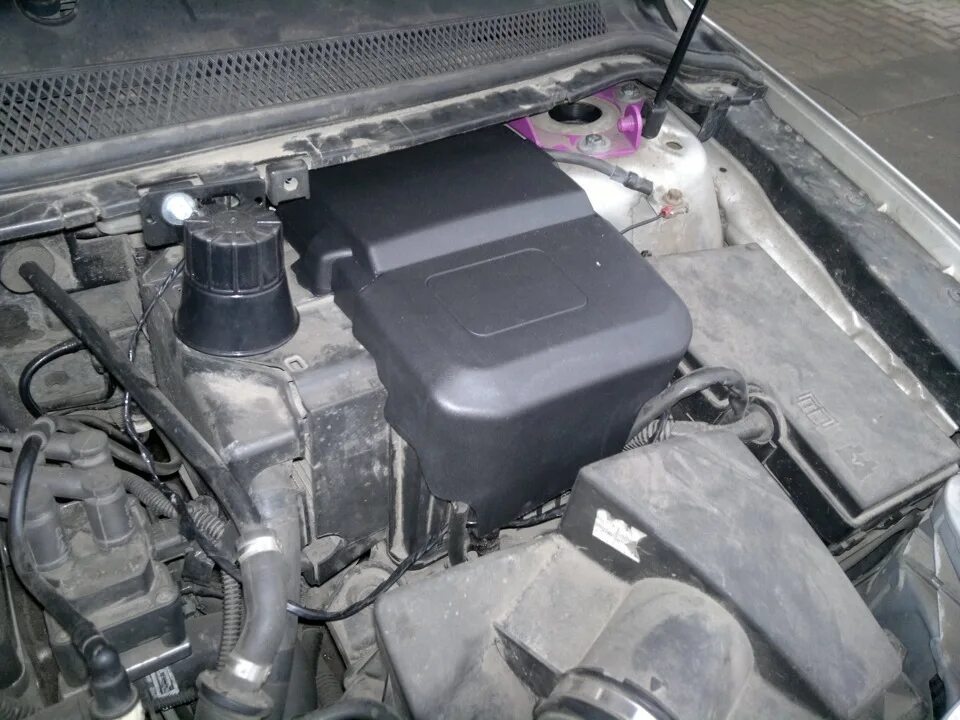 Новый аккумулятор AKOM 6CT600LB - Ford Focus II Hatchback, 1,4 л, 2008 года запч
