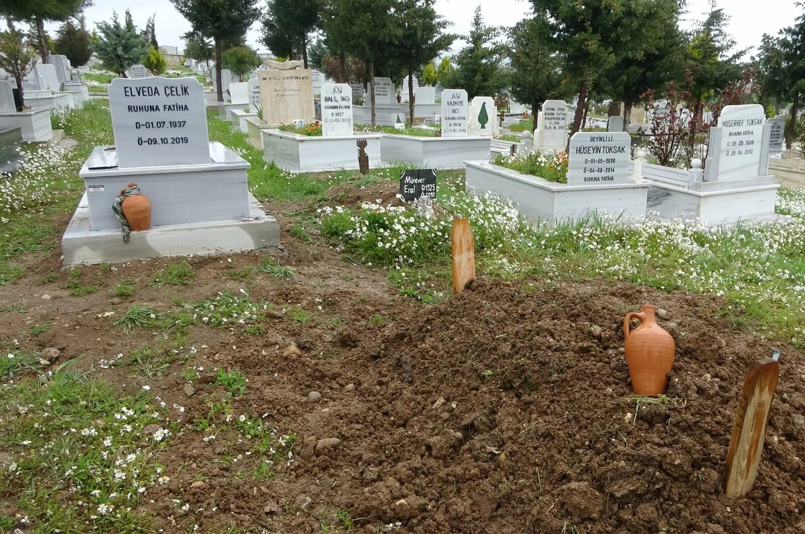 Как узнать где похоронили родственника. Турецкие могилы. Могилы в Турции. Могилы в Турции фото.