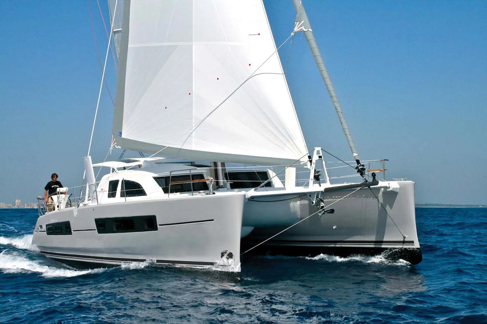 Catana cat рубеж. Многокорпусные яхты. Кот с мечом. Катана кошачья. Outremer 55.